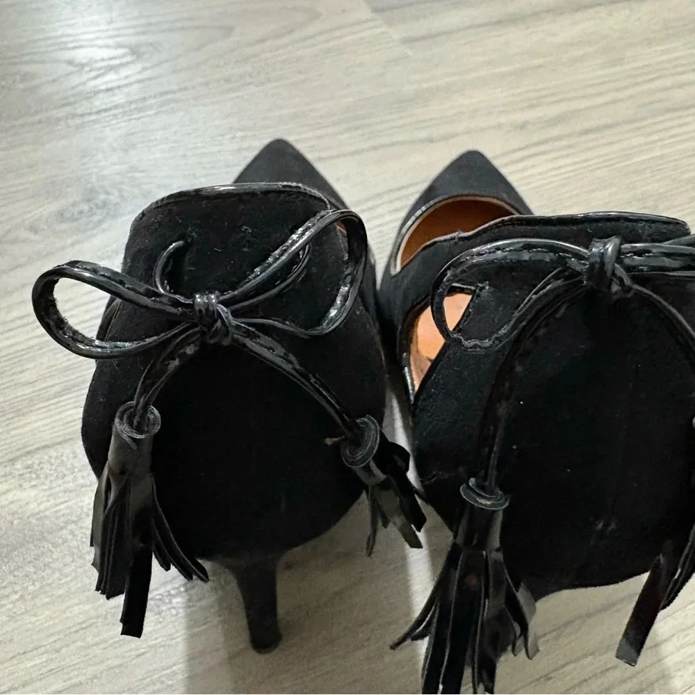 Toi Et Moi Pointed Toe Teardrop‎ Cutout Back Black Tassel Pump